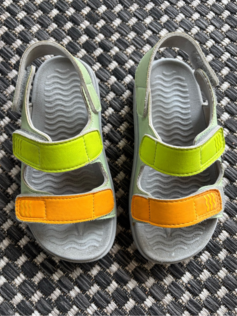 Native sugarlite Sandals - Picture 2 of 7